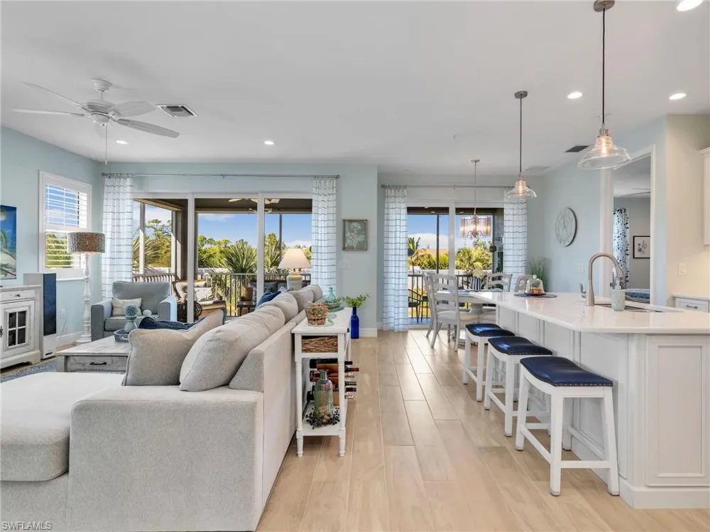 2543 Seychelles Drive #605 Naples, FL 34112
