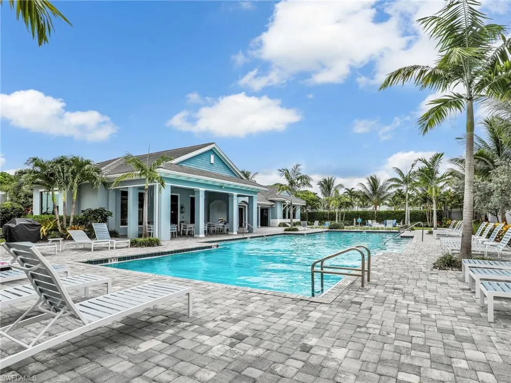 2543 Seychelles Drive #605 Naples, FL 34112