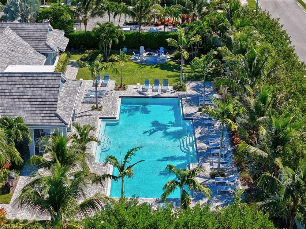 2543 Seychelles Drive #605 Naples, FL 34112