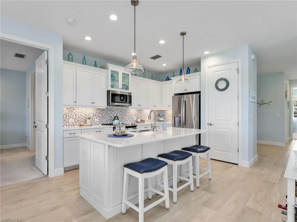 2543 Seychelles Drive #605 Naples, FL 34112