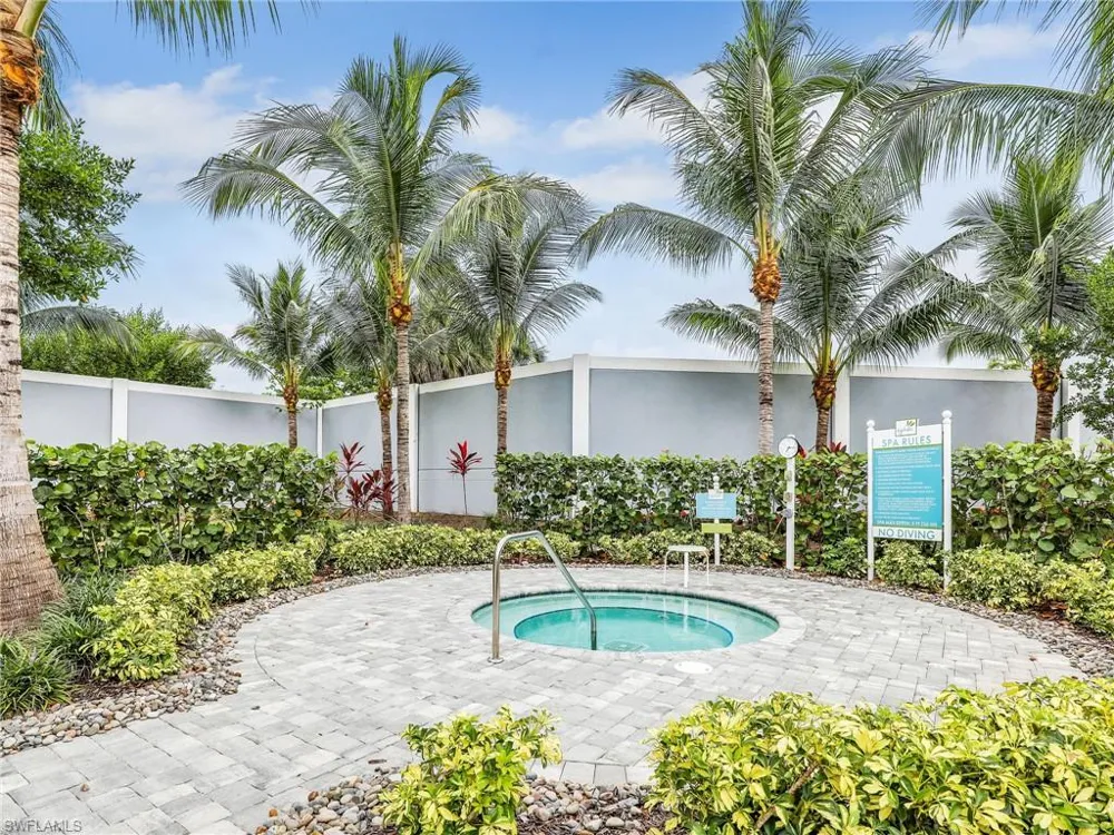2543 Seychelles Drive #605 Naples, FL 34112