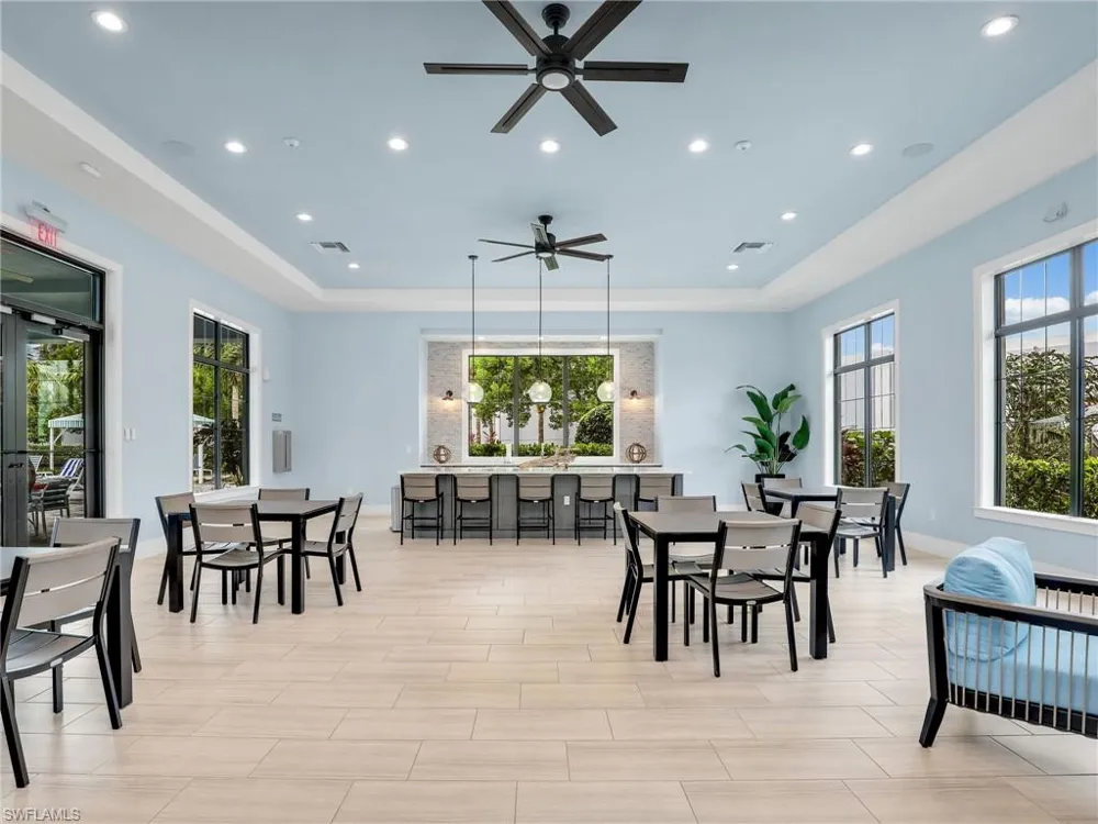 2543 Seychelles Drive #605 Naples, FL 34112