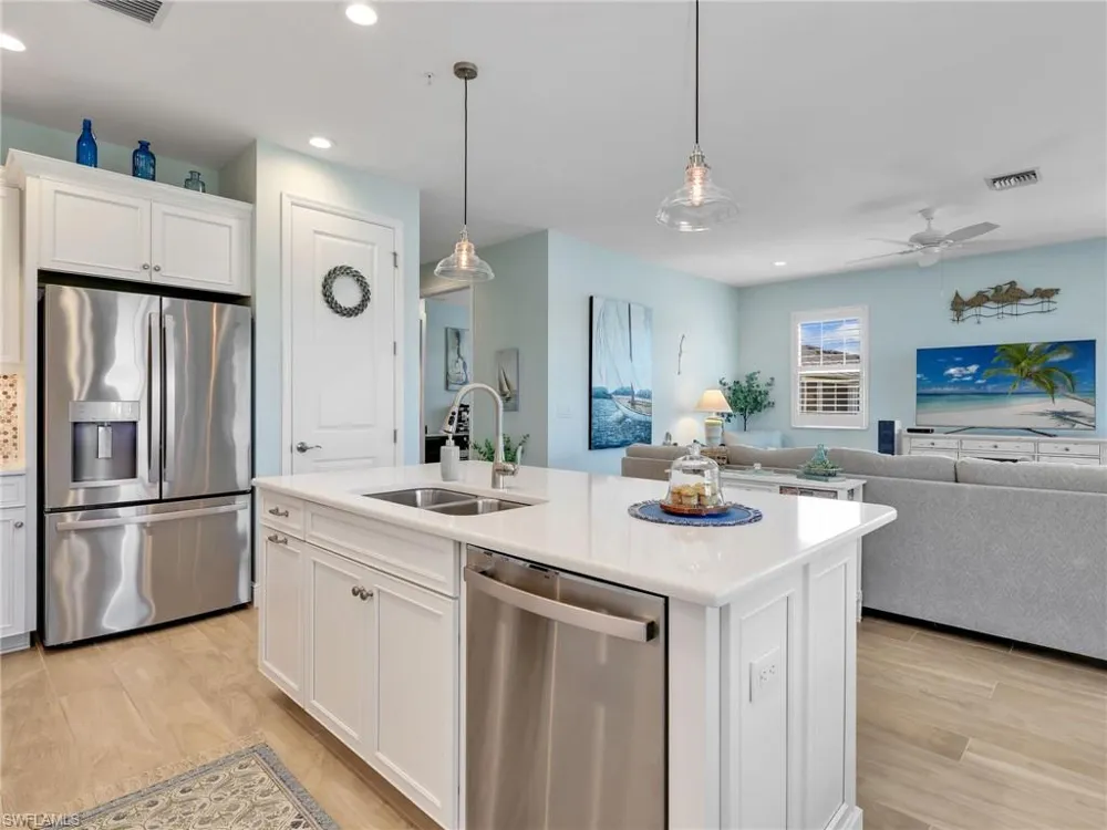 2543 Seychelles Drive #605 Naples, FL 34112