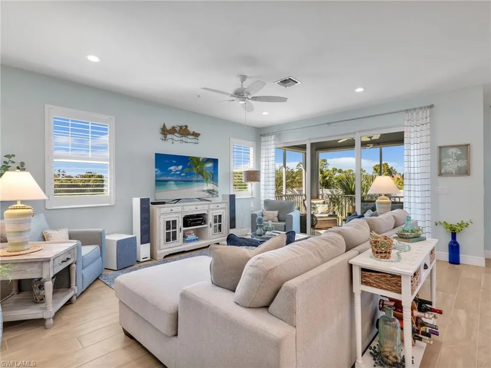 2543 Seychelles Drive #605 Naples, FL 34112