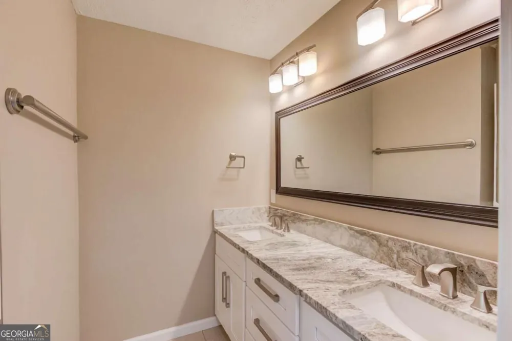 4461 S Roberts DR Sugar Hill, GA 30518