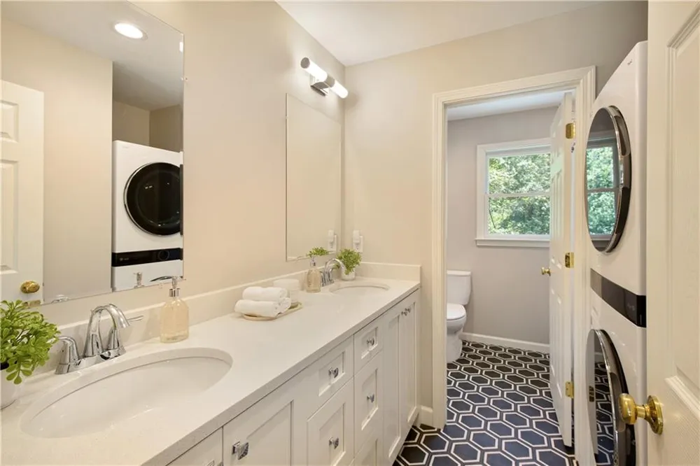 1175 Jennifer Oaks Drive Alpharetta, GA 30004