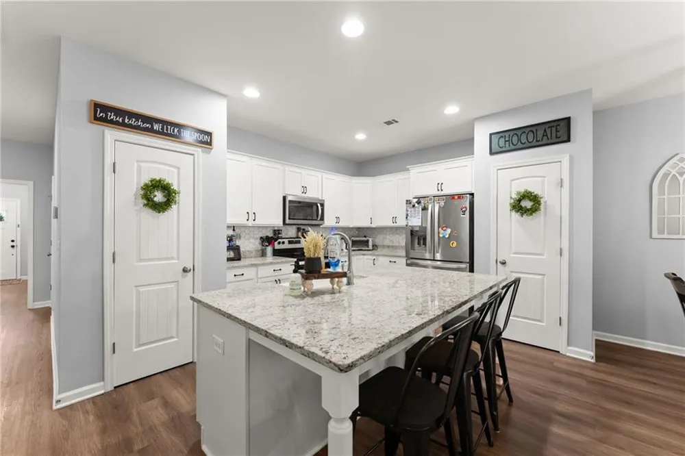 6588 River Station Drive Lula, GA 30554