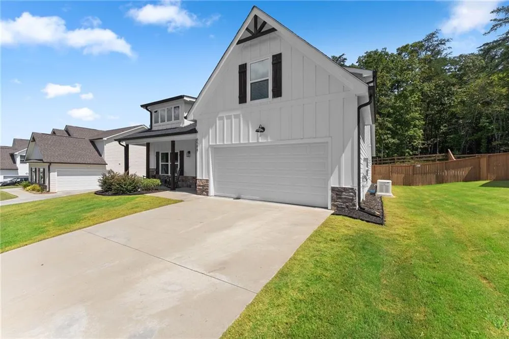 6588 River Station Drive Lula, GA 30554