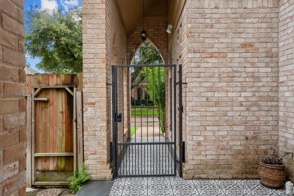 5706 Glen Mist Lane Houston, TX 77069