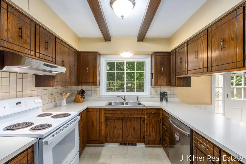 1408 Seminole Drive Holland, MI 49424