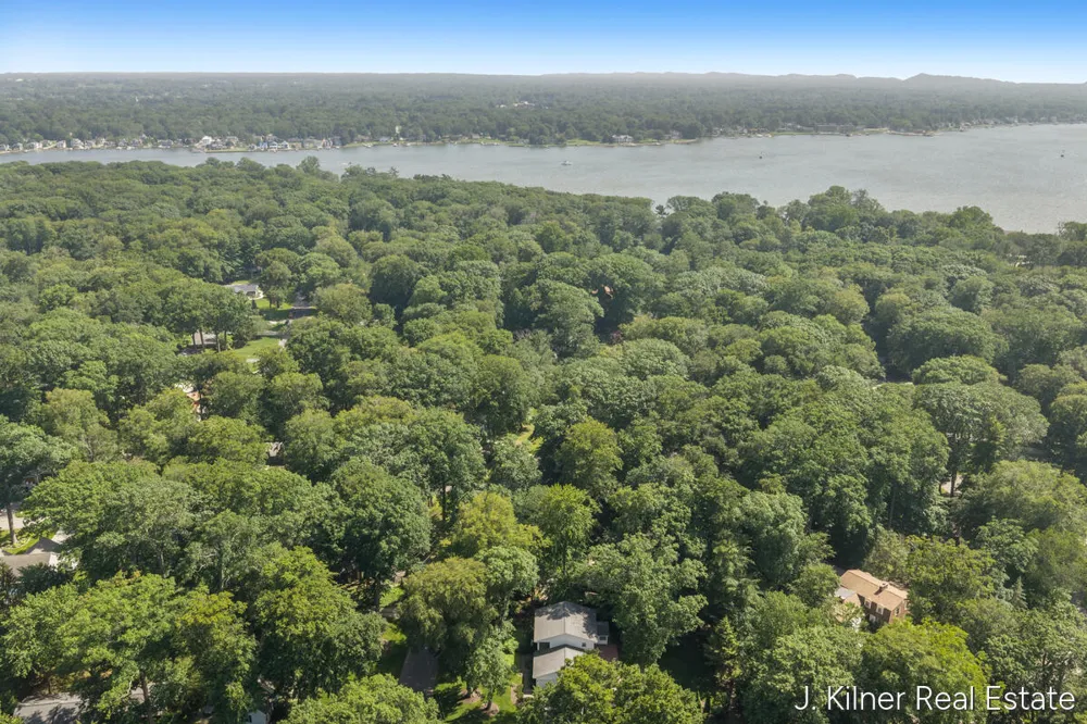 1408 Seminole Drive Holland, MI 49424