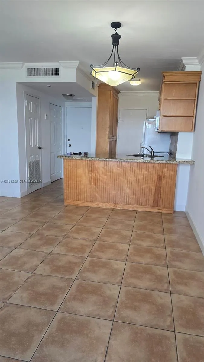 2899 Collins Ave #1005 Miami Beach, FL 33140