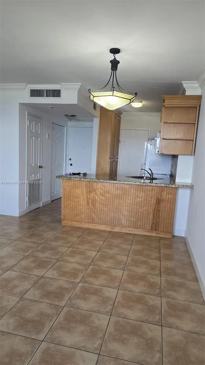 2899 Collins Ave #1005 Miami Beach, FL 33140