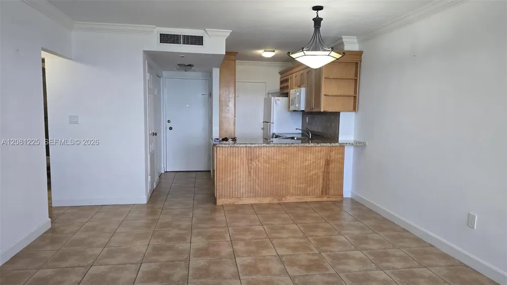 2899 Collins Ave #1005 Miami Beach, FL 33140