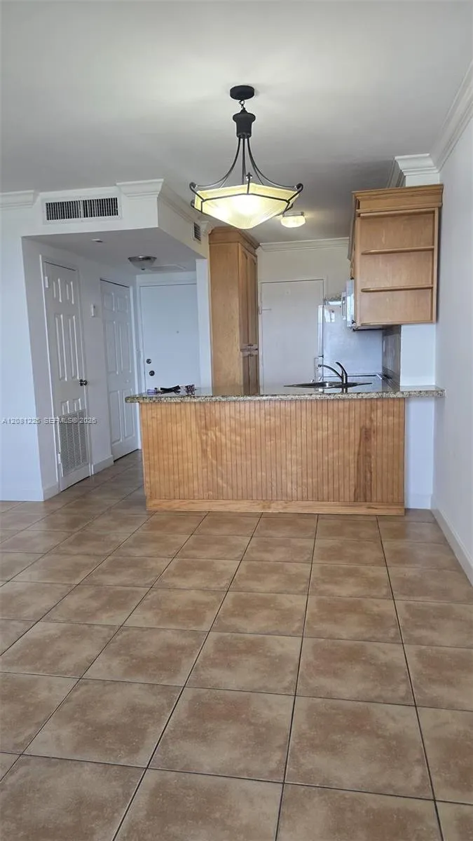 2899 Collins Ave #1005 Miami Beach, FL 33140