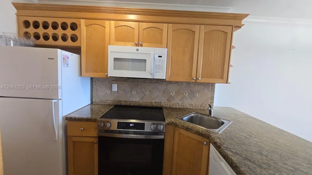 2899 Collins Ave #1005 Miami Beach, FL 33140