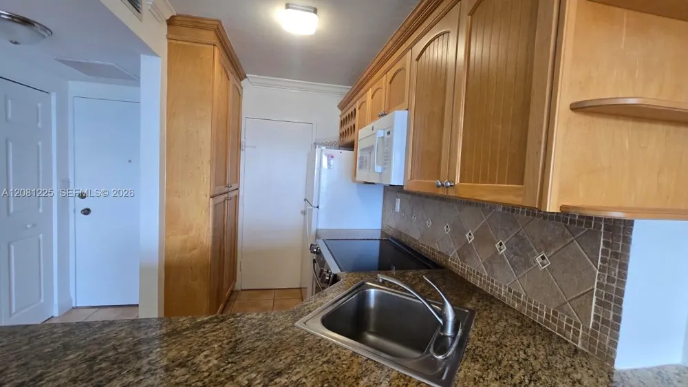 2899 Collins Ave #1005 Miami Beach, FL 33140