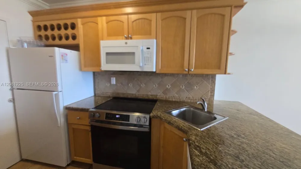2899 Collins Ave #1005 Miami Beach, FL 33140
