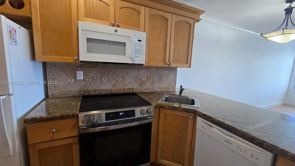 2899 Collins Ave #1005 Miami Beach, FL 33140