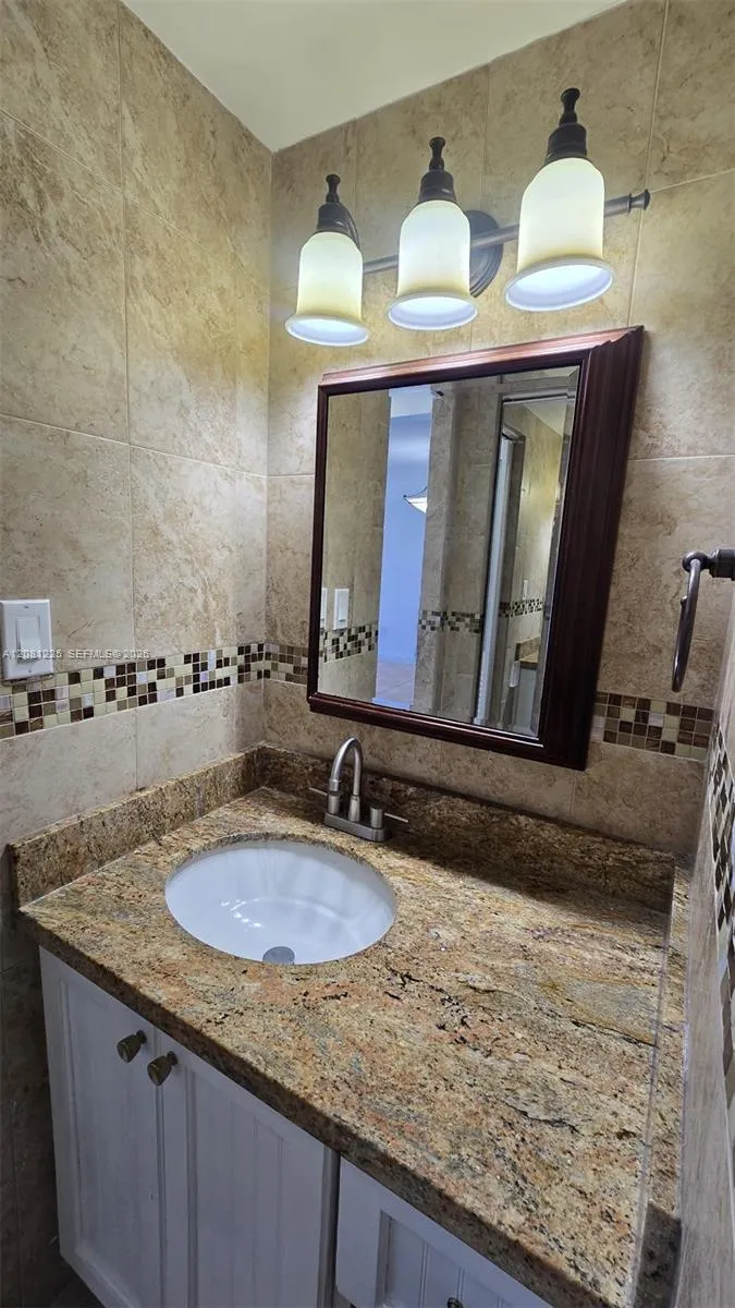 2899 Collins Ave #1005 Miami Beach, FL 33140