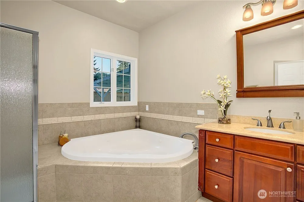 16130 Larch Way Lynnwood, WA 98007