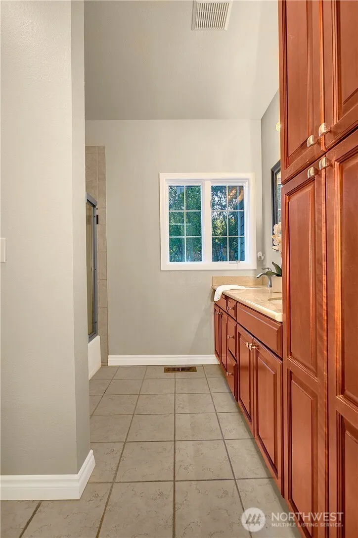 16130 Larch Way Lynnwood, WA 98007