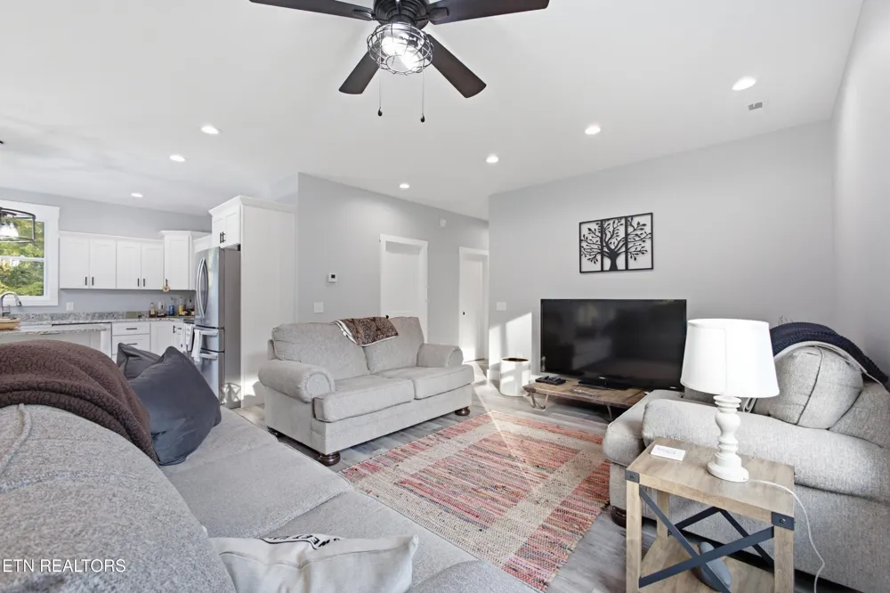 284 Amy Tr Spring City, TN 37381