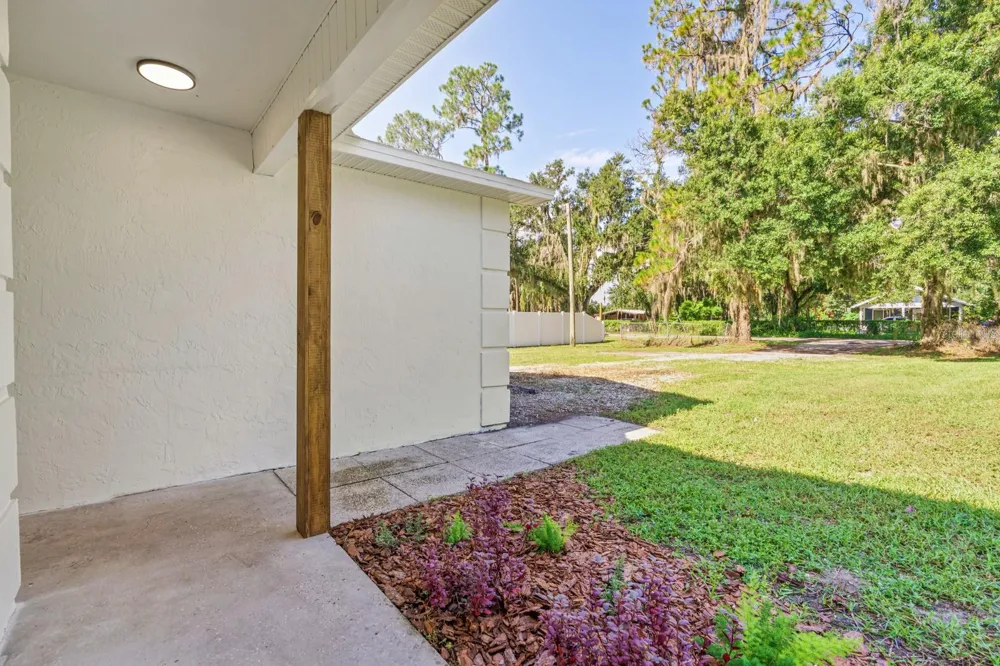 414 S WIGGINS ROAD Plant City, FL 33566