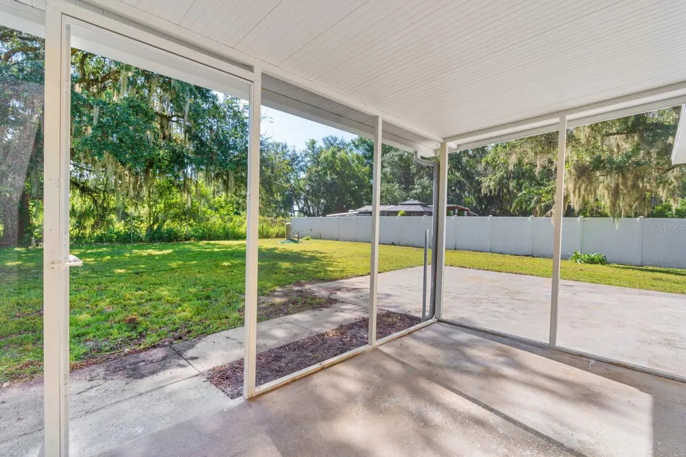 414 S WIGGINS ROAD Plant City, FL 33566