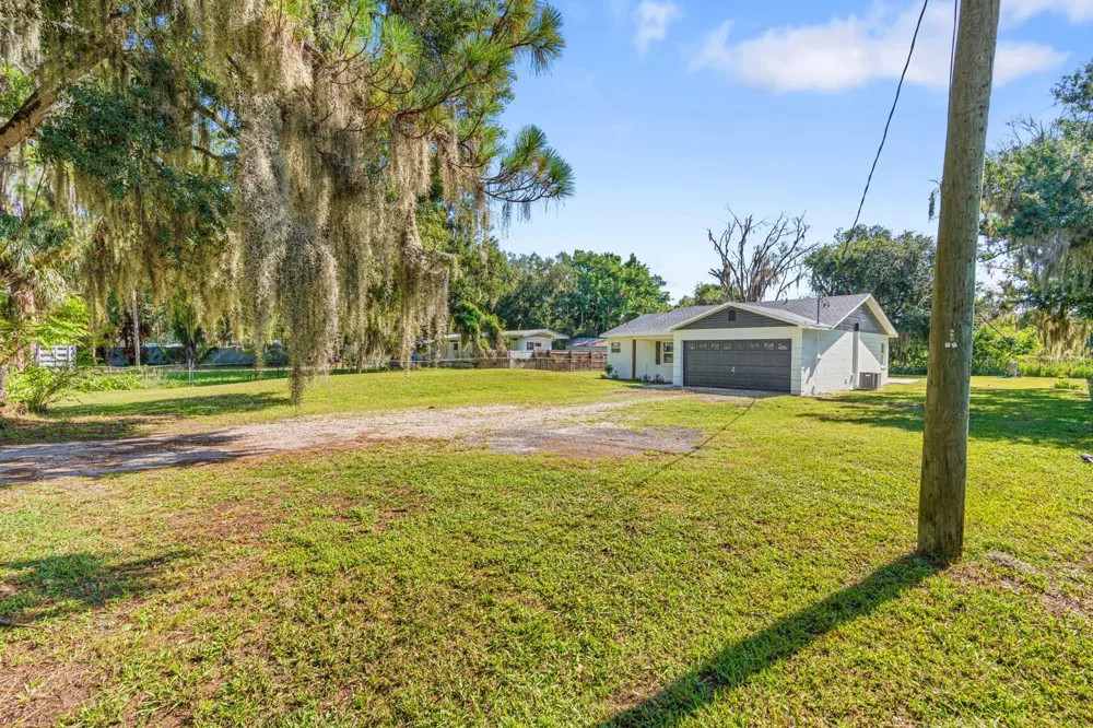 414 S WIGGINS ROAD Plant City, FL 33566