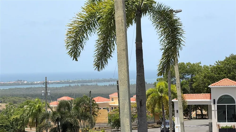 calle 5 CONDOMINIO COSTA DORADA #102B Rio Grande, PR 00745