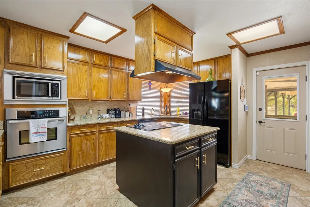 2537 Forest Park Drive Granbury, TX 76048