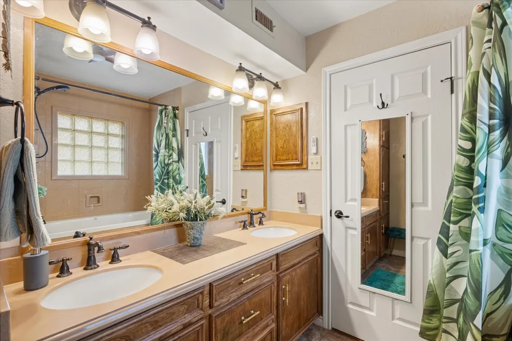 2537 Forest Park Drive Granbury, TX 76048