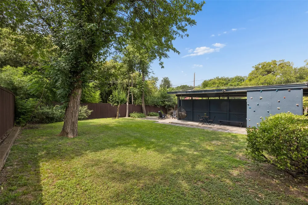 11008 Quail Run Street Dallas, TX 75238