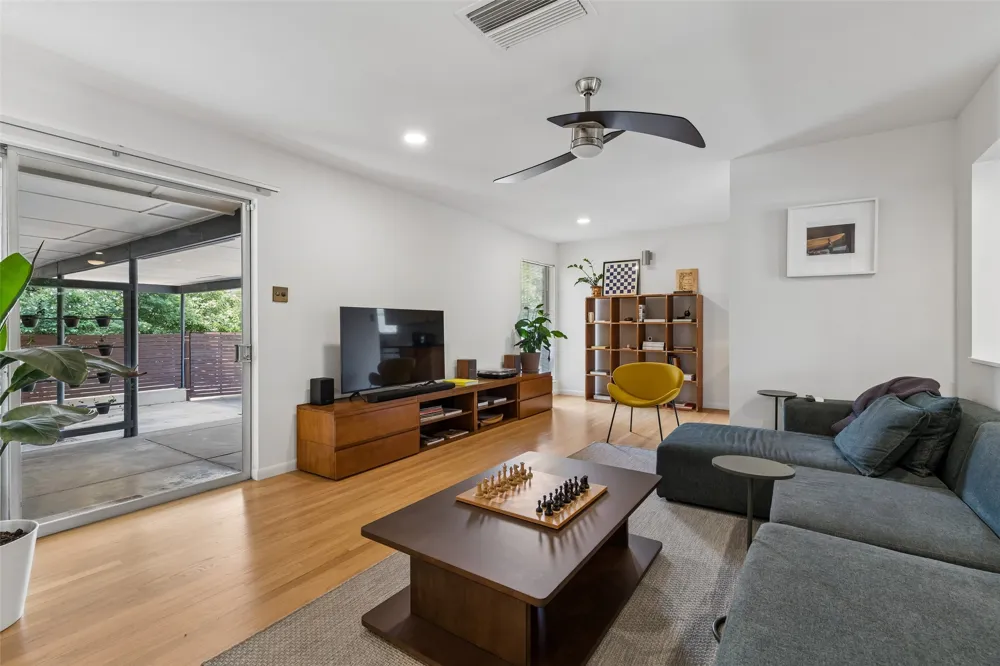 11008 Quail Run Street Dallas, TX 75238