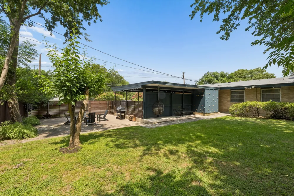 11008 Quail Run Street Dallas, TX 75238