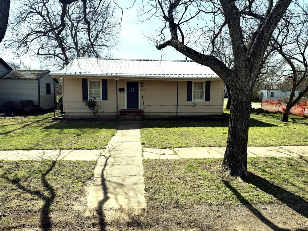 1211 W 12th Street Cisco, TX 76437