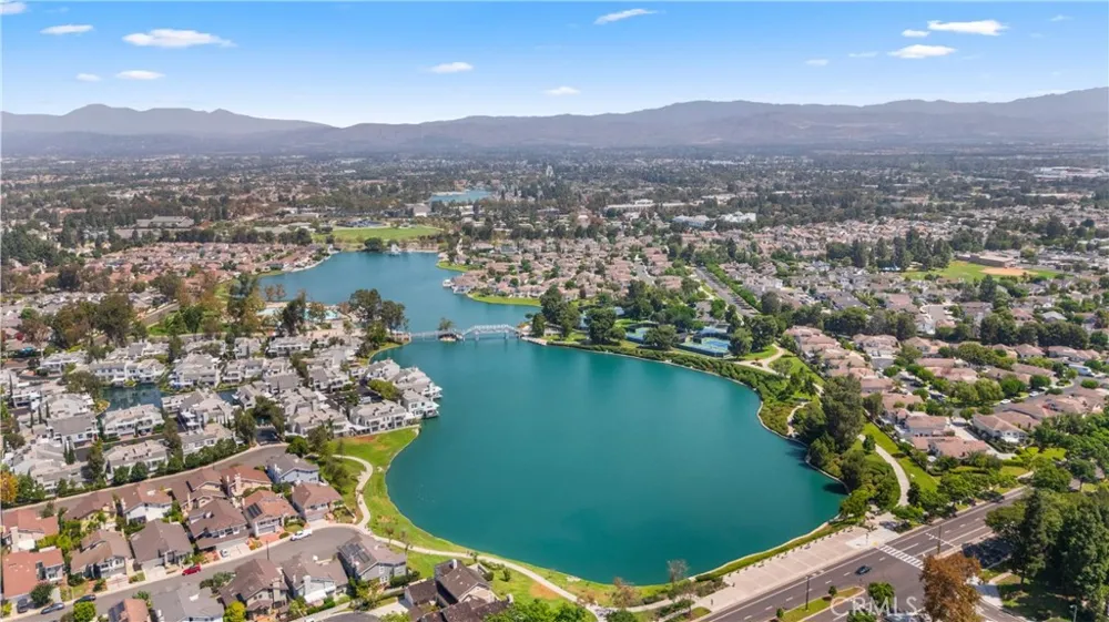 18 Timbergate Irvine, CA 92614