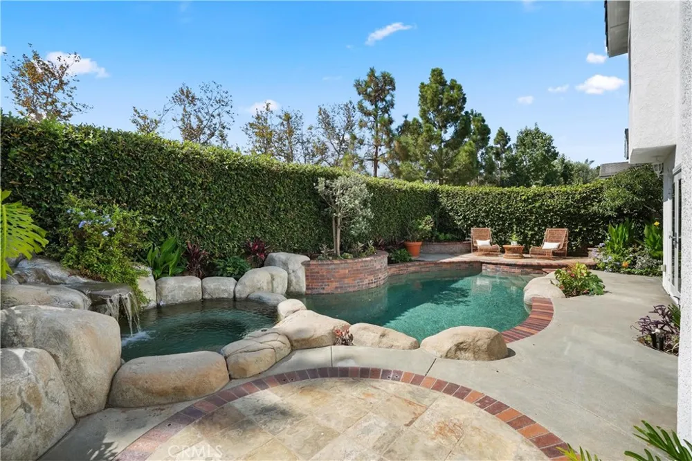 18 Timbergate Irvine, CA 92614