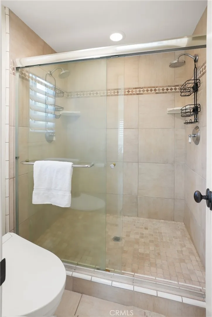 18 Timbergate Irvine, CA 92614