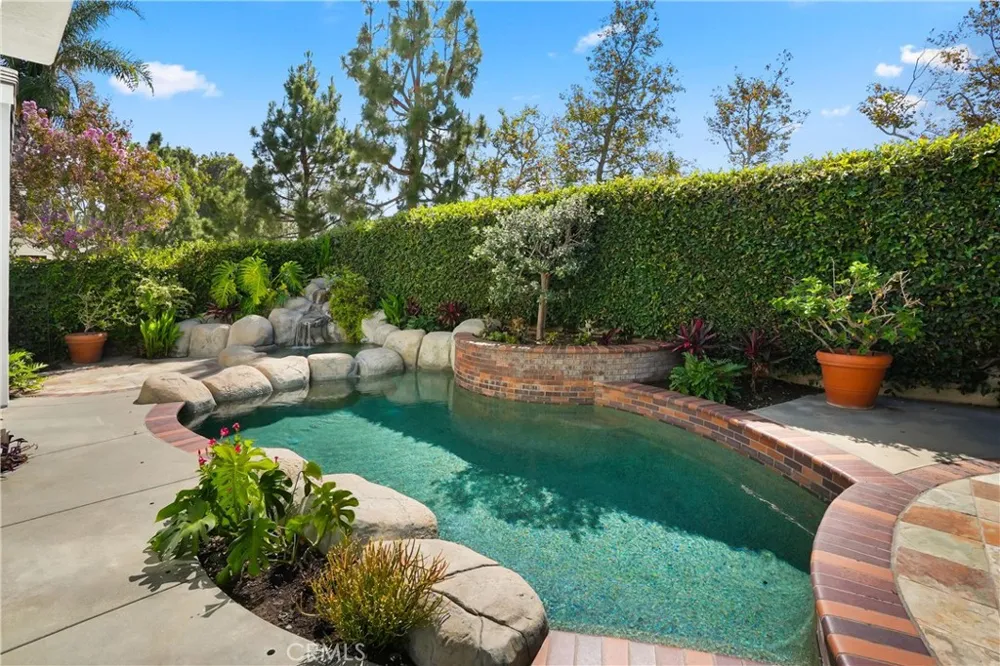 18 Timbergate Irvine, CA 92614