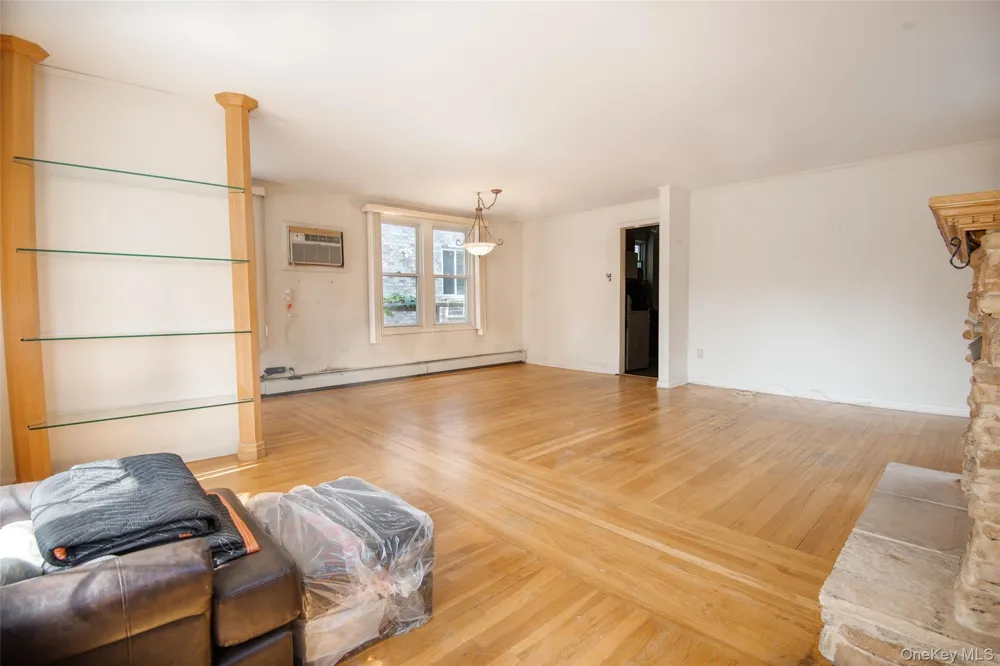 916 Hollywood Avenue Bronx, NY 10465