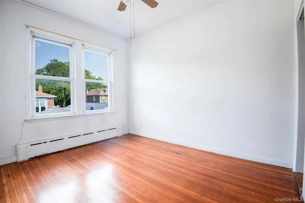 916 Hollywood Avenue Bronx, NY 10465