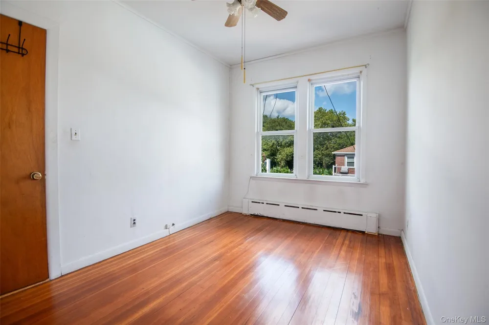 916 Hollywood Avenue Bronx, NY 10465