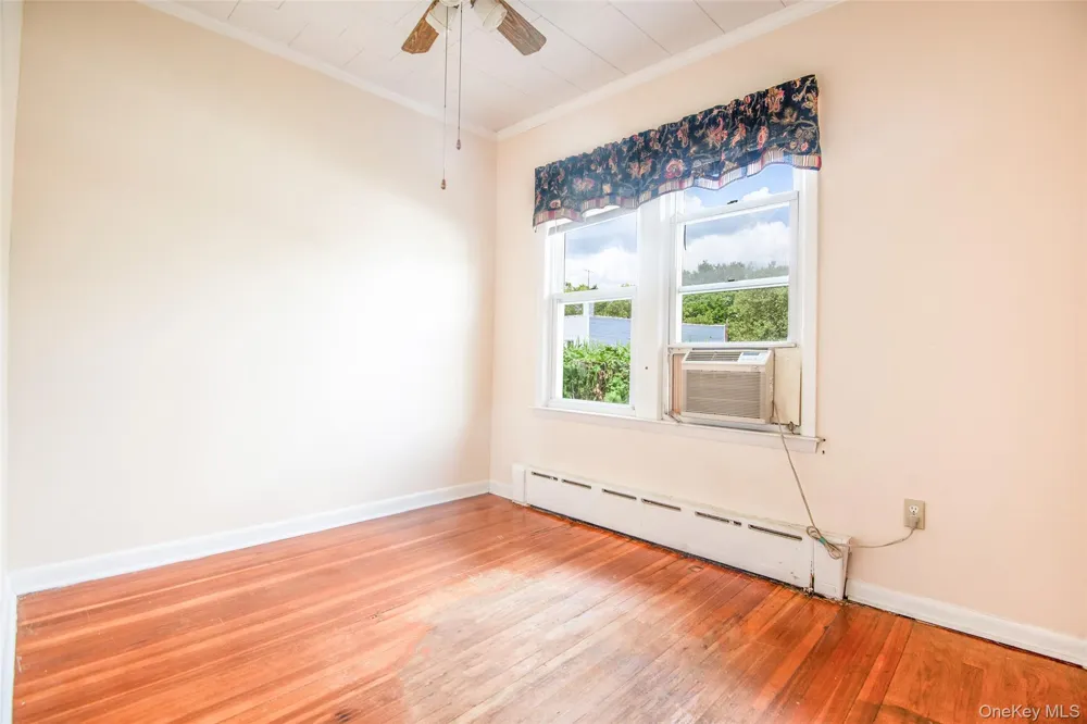916 Hollywood Avenue Bronx, NY 10465