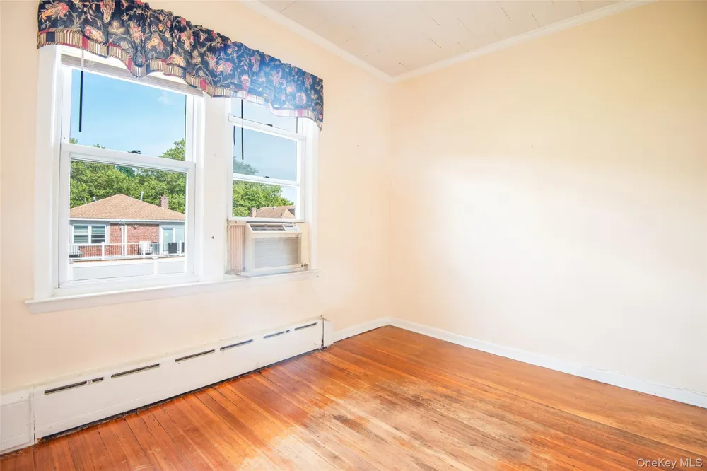 916 Hollywood Avenue Bronx, NY 10465