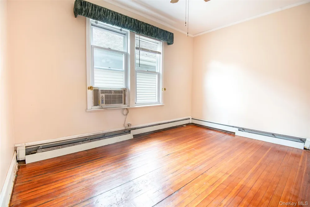 916 Hollywood Avenue Bronx, NY 10465