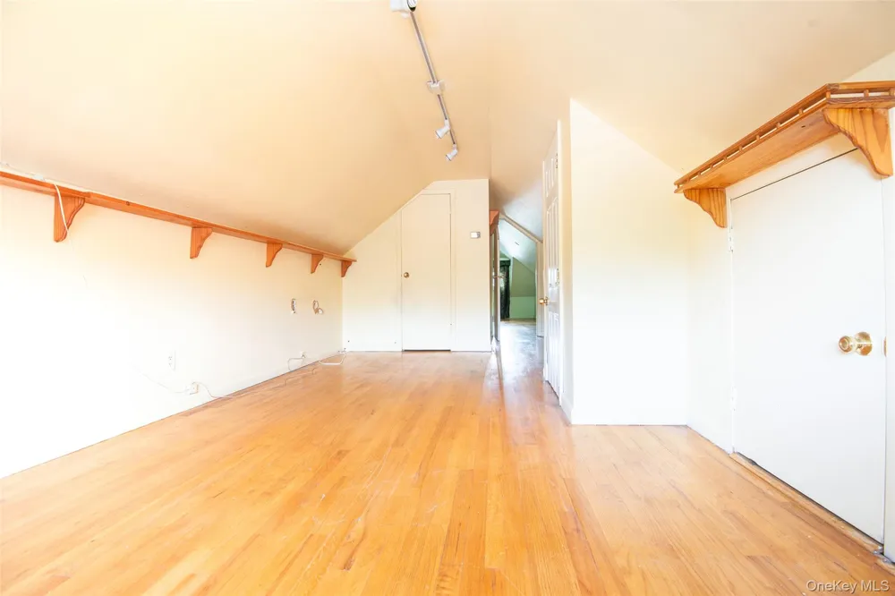 916 Hollywood Avenue Bronx, NY 10465
