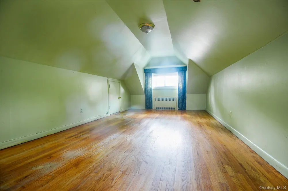 916 Hollywood Avenue Bronx, NY 10465