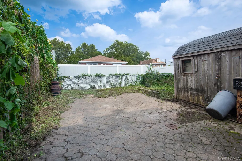 916 Hollywood Avenue Bronx, NY 10465